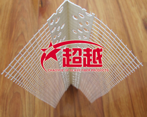 墻體保溫護(hù)角適用于墻體建筑施工中，可簡(jiǎn)化施工，增加施工效率，降低成本，提升施工質(zhì)量，帶網(wǎng)PVC建筑護(hù)角可增加墻角的抗沖擊性，防止墻角開(kāi)裂，從而使墻角保持長(zhǎng)久美觀。