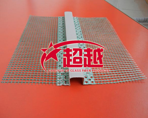 保溫分割條使用過(guò)程中無(wú)需使用靠尺板，操作簡(jiǎn)便，施工效率是一般的2~5倍，有效地降低了工程成本，充分保證了轉(zhuǎn)角的美觀與牢固。保溫護(hù)角網(wǎng)常用于外墻保溫系統(tǒng)轉(zhuǎn)角部位。