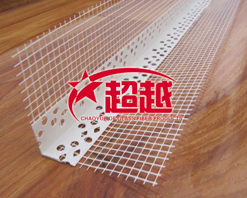 保溫護(hù)角線防撞能力強(qiáng)，能防止施工人員在施工時(shí)候碰到墻角，產(chǎn)生缺口。有效地避免了因墻角碰壞而反復(fù)修補(bǔ)的麻煩。而且竣工后的建筑物在使用過(guò)程中，墻角的防撞能力得到大大的加強(qiáng)，一般的撞擊不會(huì)產(chǎn)生缺口。這樣就能