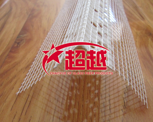 保溫護(hù)角可以在灰泥工程之棱線上形成直邊抵抗破裂或龜裂，并保護(hù)及補(bǔ)強(qiáng)灰泥最脆弱的部分，其網(wǎng)翼可以在棱線的任何一側(cè)牢固地錨入所抹灰泥的全部深度中。